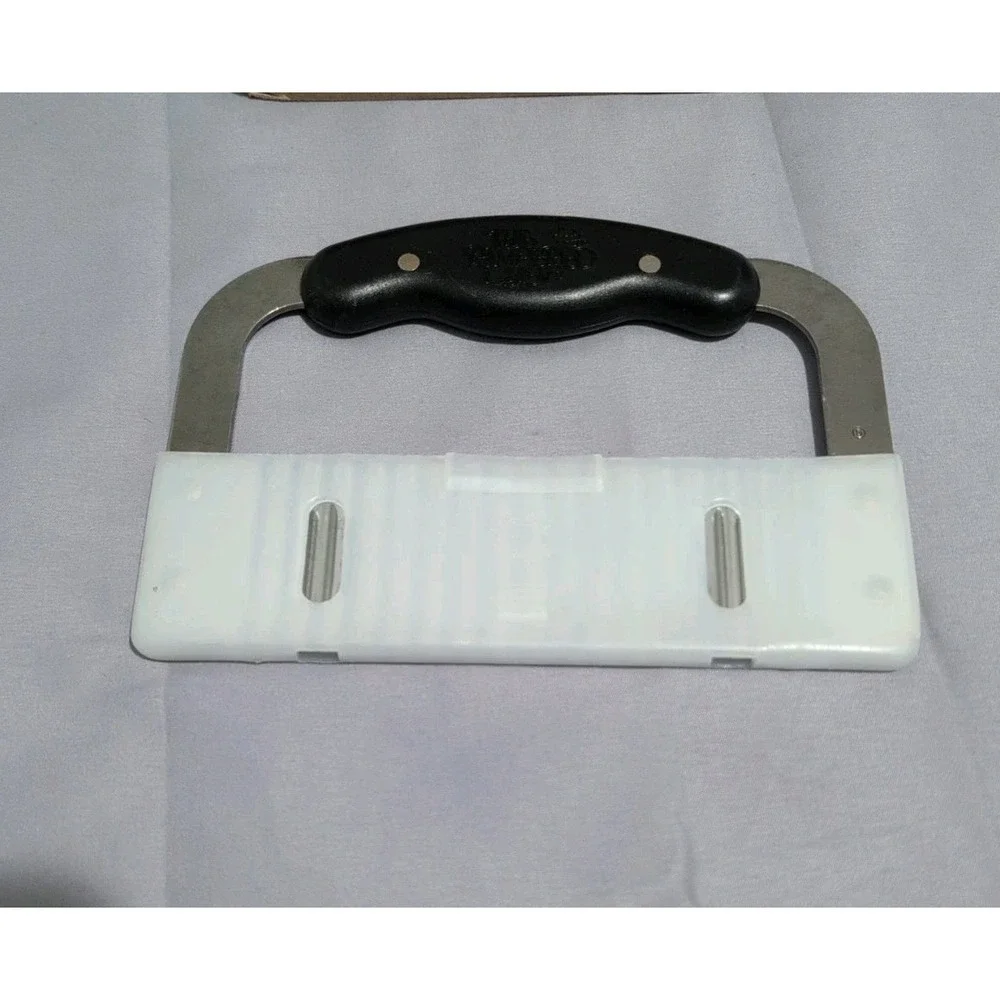 Pampered‎ Chef Crinkle Cutter Stainless Steel With Cover